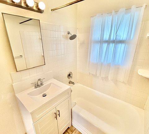 5th image of 4460 North Ave APT 2