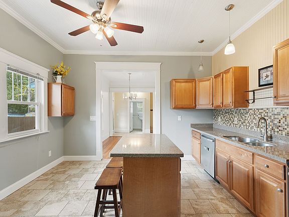 2nd image of 2726 N Roxboro St