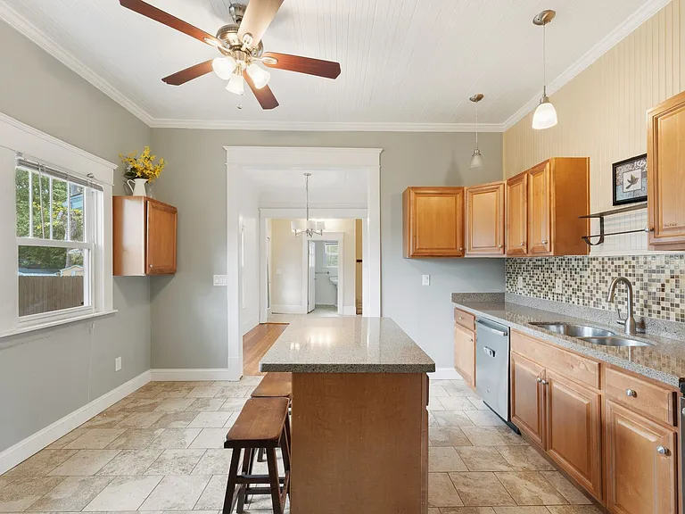 2726 N Roxboro St — Photo 2