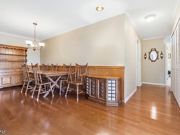 5th image of 1459 Collins Rd