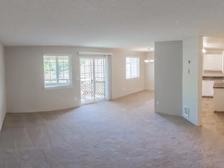 Delridge Crossing Apartments — Photo 11