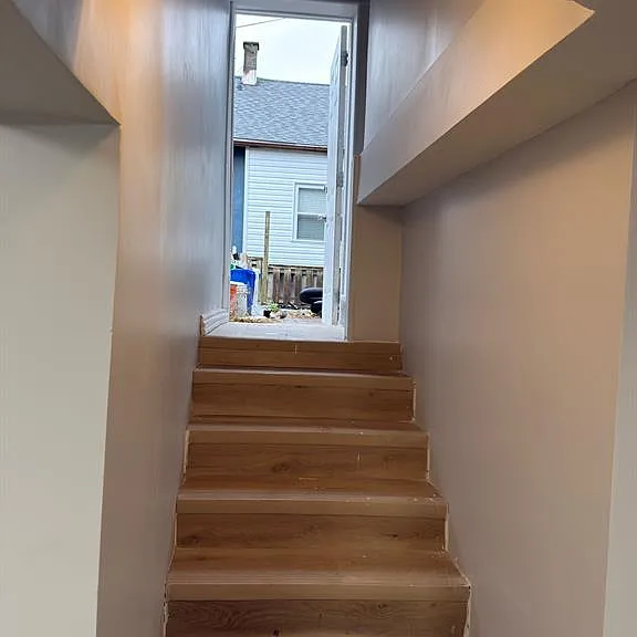 576 Shepherd St E #LOWER — Photo 2