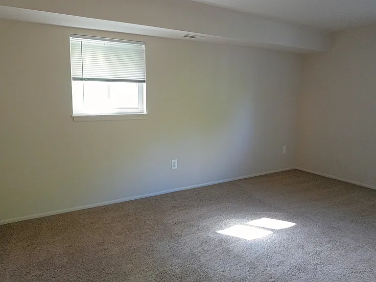 Edmondson Park Apartments — Photo 12