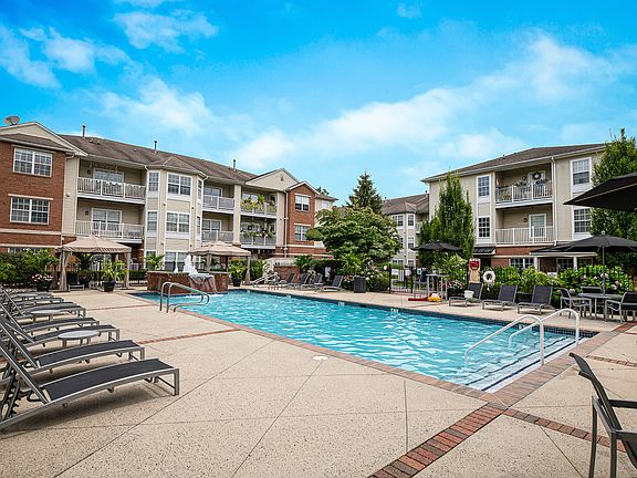 3rd image of 7101 Cenrose Cir #7231