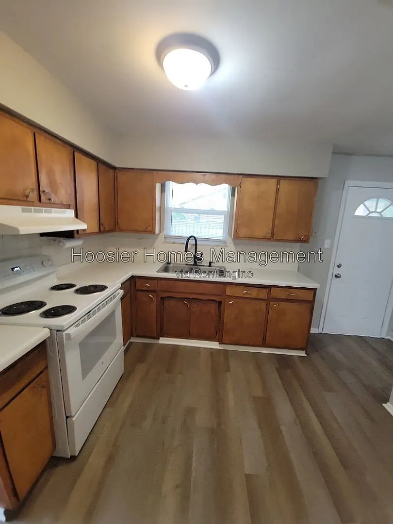 2 bed, 1.0 bath, 828 sqft, $1,300 — Photo 1