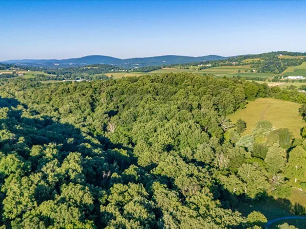 11213 Wolfsville Rd, Myersville, MD 21773