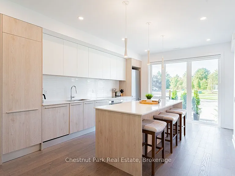29 Rockmount Cres — Photo 8