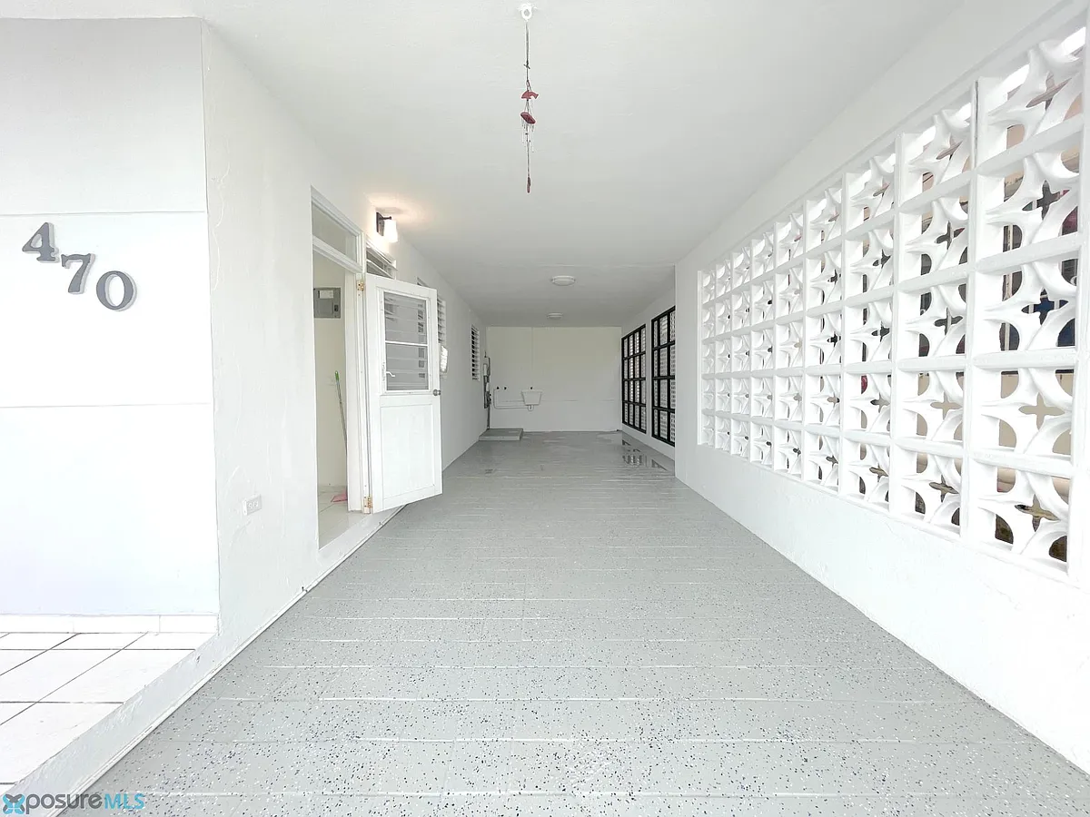 Building Photo - 470 Calle Santa Marina