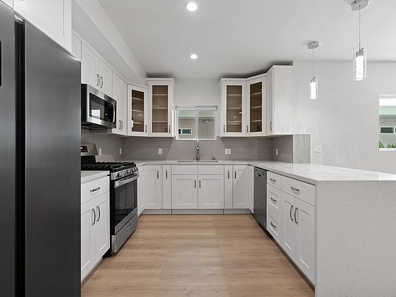 4th image of 2336 Westwood Blvd #201