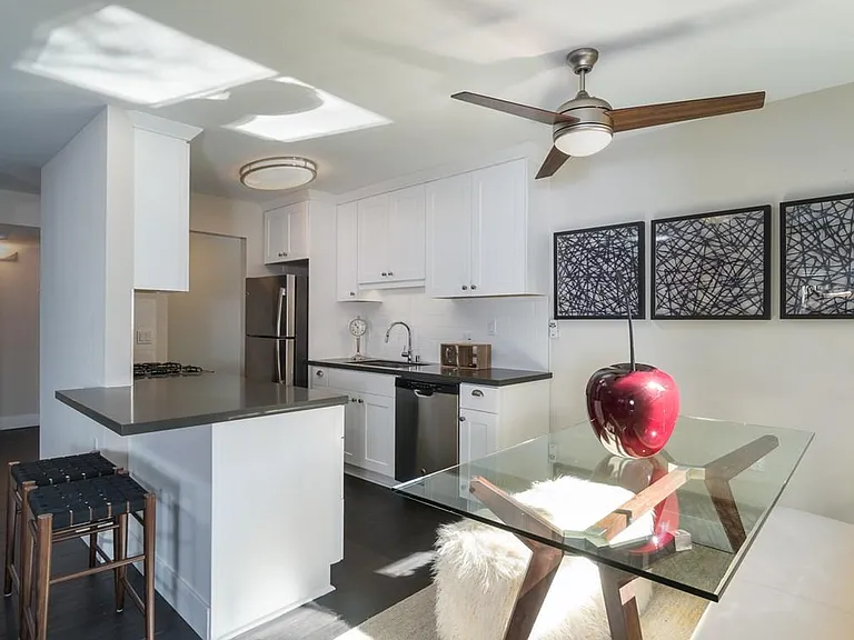 Woodlark Residences — Photo 5