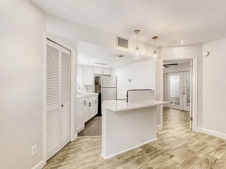 1500 Woodlawn Blvd #105 — Photo 8