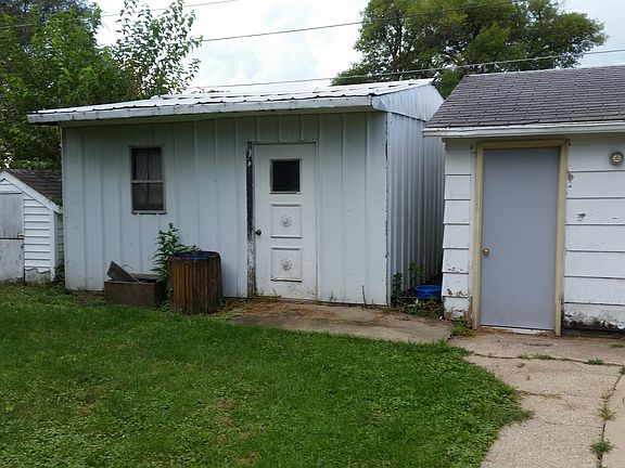Work shed (Left) Garage (Rig