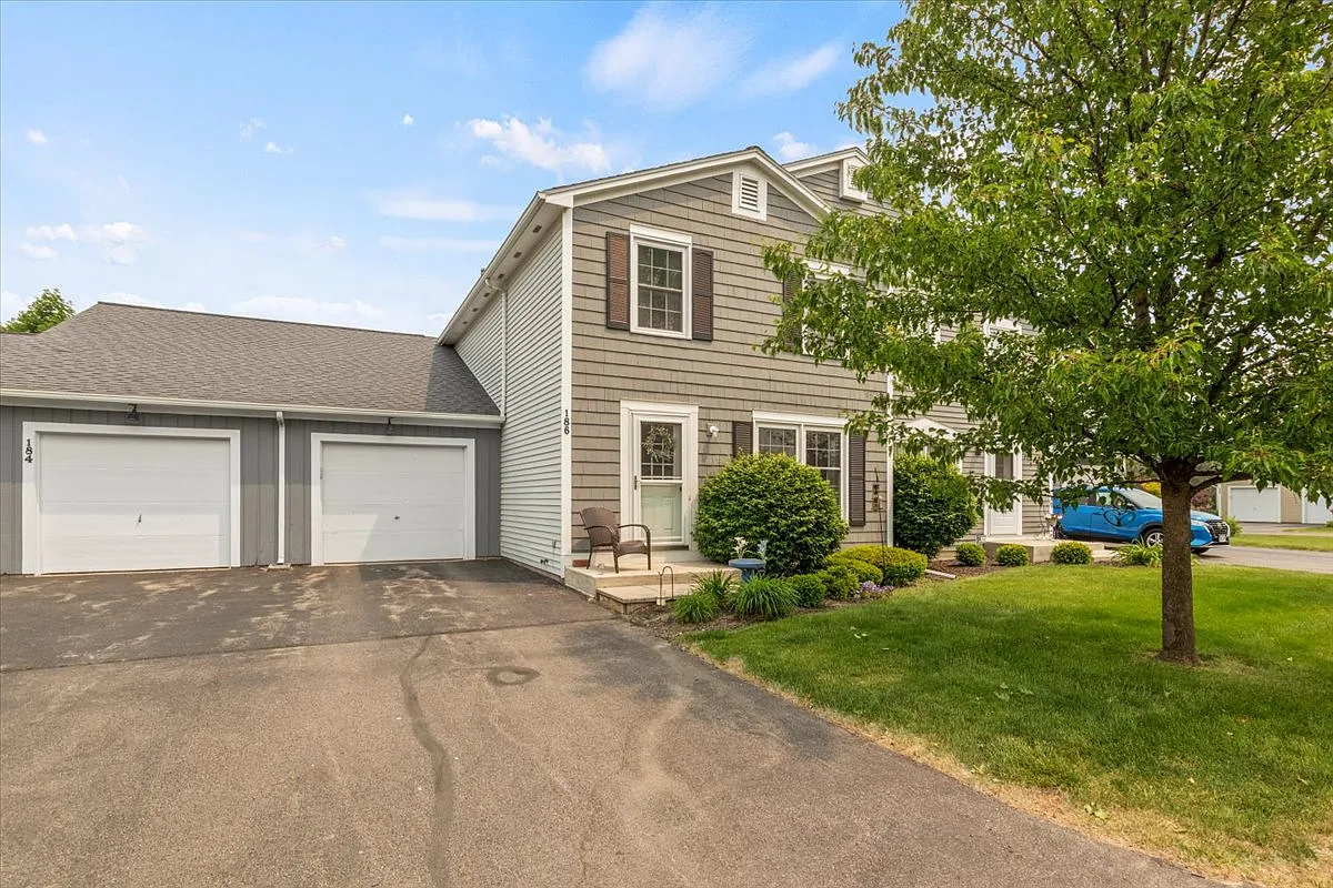 3 bed, 1.5 bath, 1360 sqft, $2,495 — Photo 1
