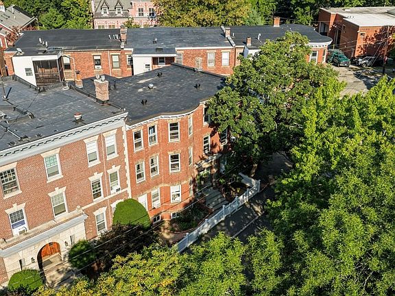 3rd image of 26 Parkway Rd