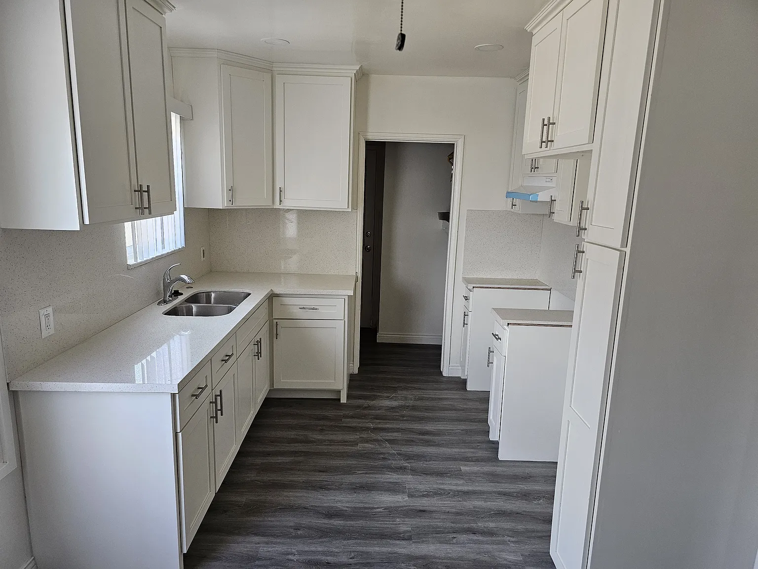 2 bed, 800 sqft, $2,500 — Photo 2