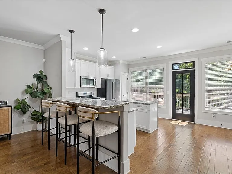 2424 Misty Hollow Pl — Photo 9