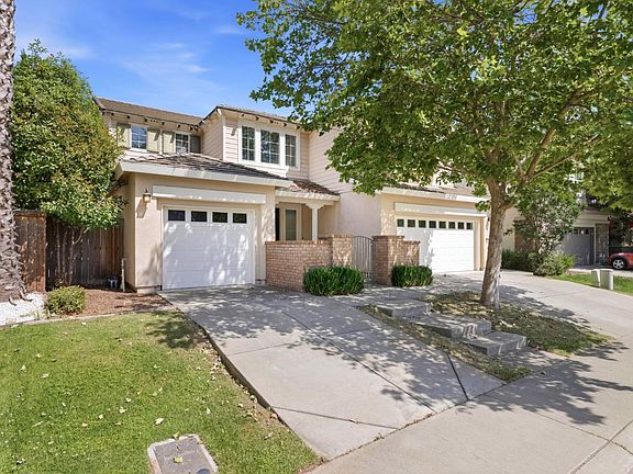 2nd image of 1577 Montrose Ln
