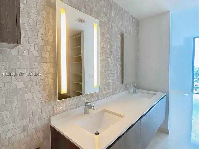 88 SW 7th St #3906 — Photo 13