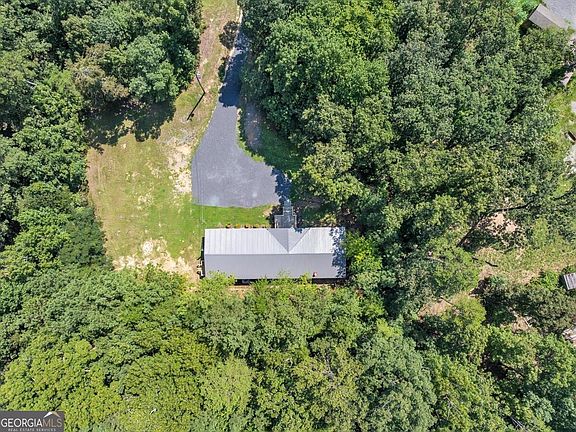 4th image of 827 Brackett Ridge Rd