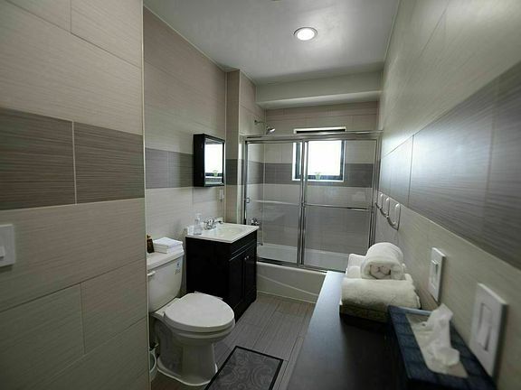 4th image of 203 E 121st St #1003A