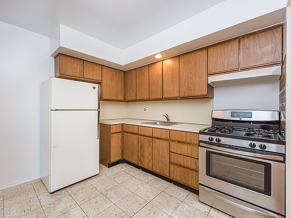 4th image of 30-78 Crescent St APT 1