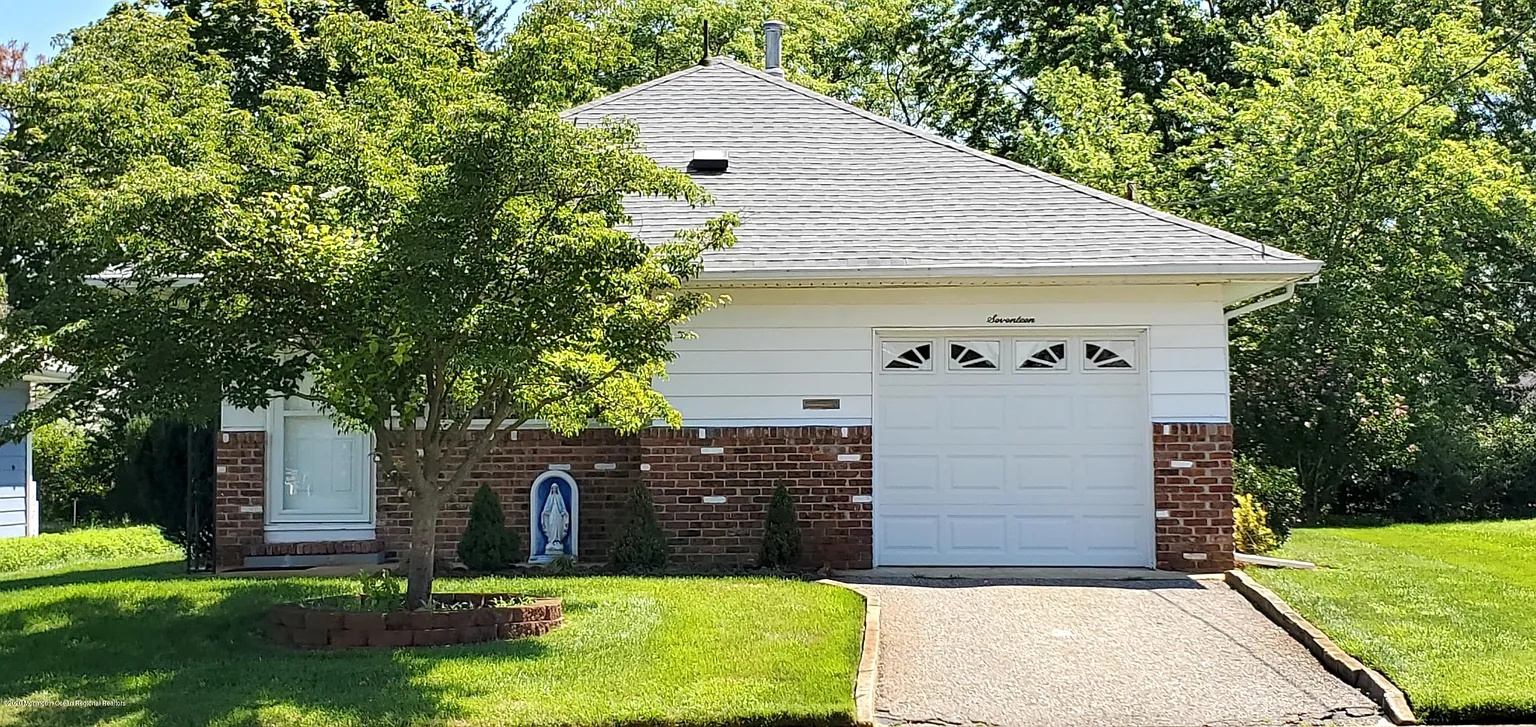 17 Palisades Dr photo 1