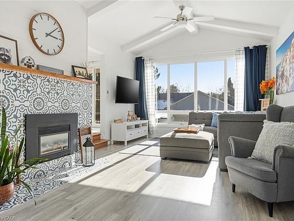 5th image of 81 Thomson Dr