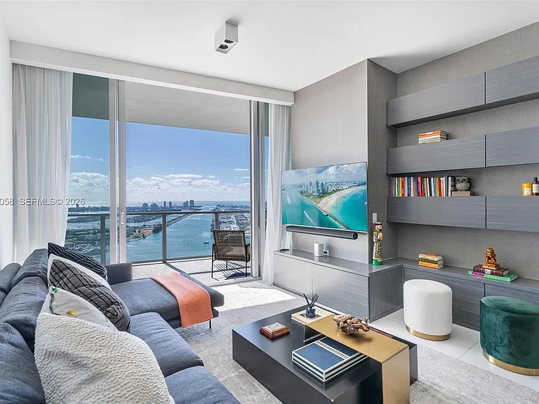 1100 Biscayne Blvd #5203 — Photo 3
