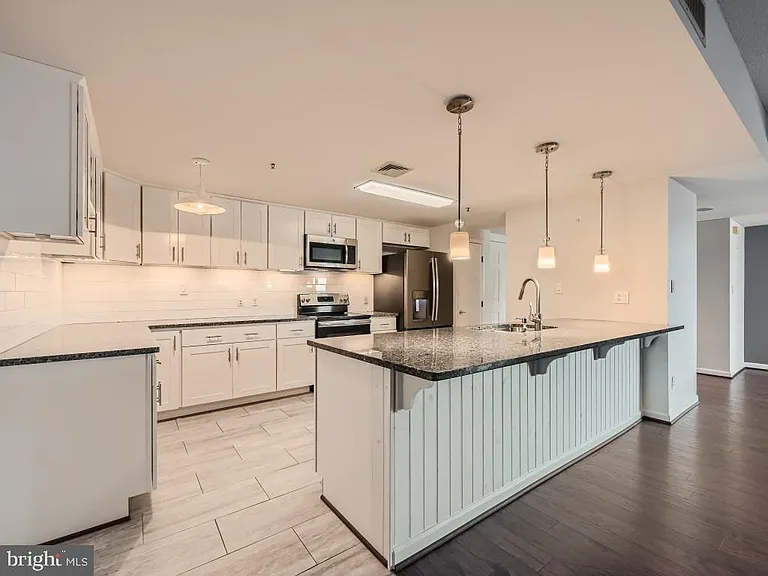 250 President St #404 — Photo 7