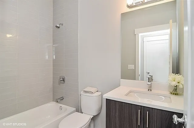 2420 W Fillmore St #3 — Photo 4
