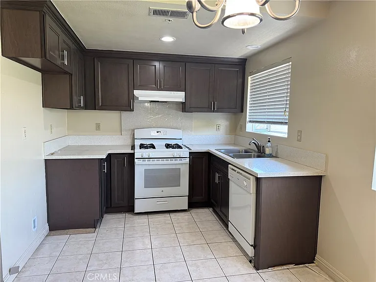 824 S Sierra Vista Ave #C — Photo 10