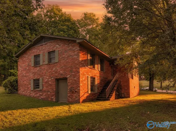 302 Jo Canyon Dr, Gadsden, AL 35905
