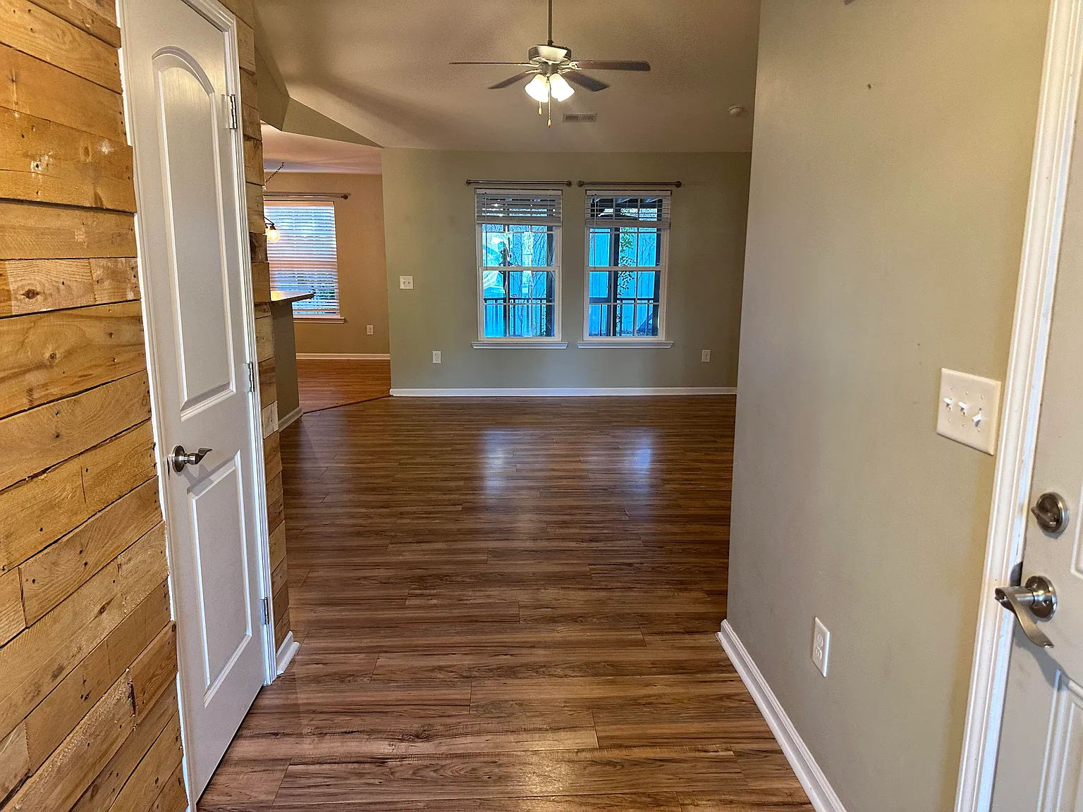 3 bed, 1287 sqft, $2,200 — Photo 4