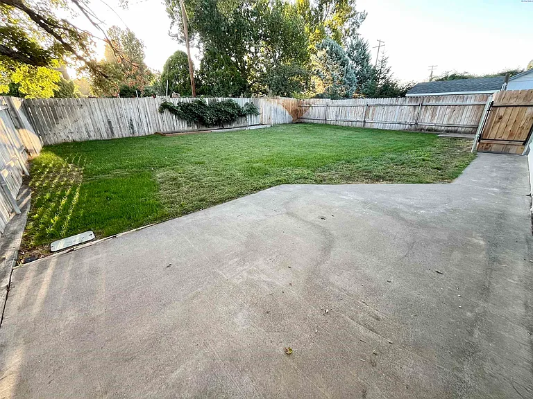 222 Casey Ave — Photo 22