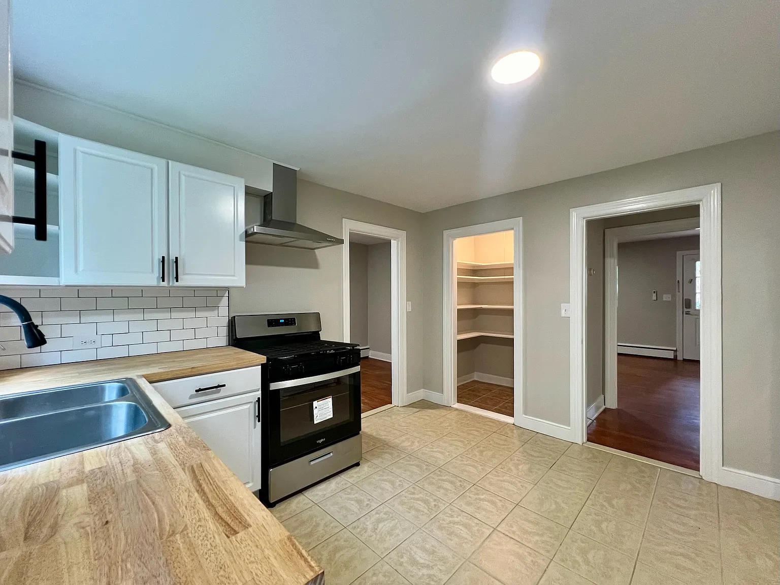 4 bed, 1853 sqft, $2,490 — Photo 2