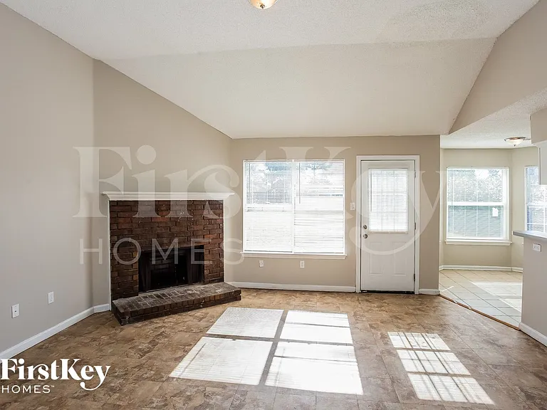 4668 Amanda Oaks Cir S — Photo 4