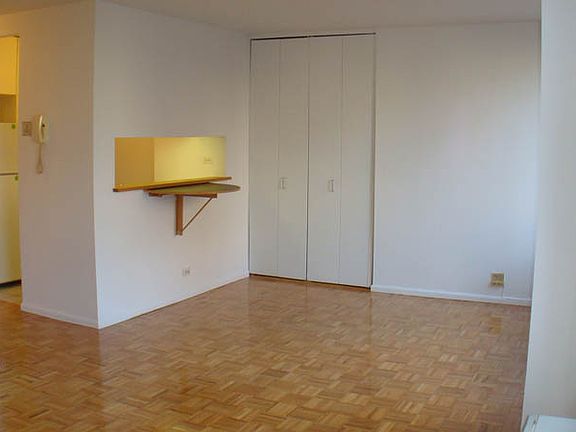 3rd image of 295 Greenwich St #6NN