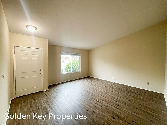 3rd image of 4866 Gardenia St