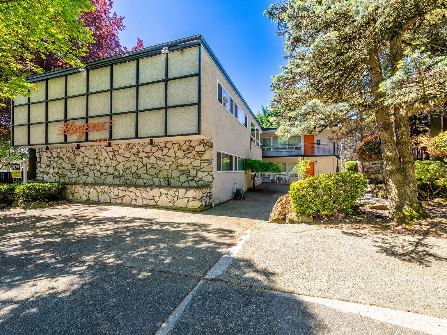 Rogene Apartments — Photo 2