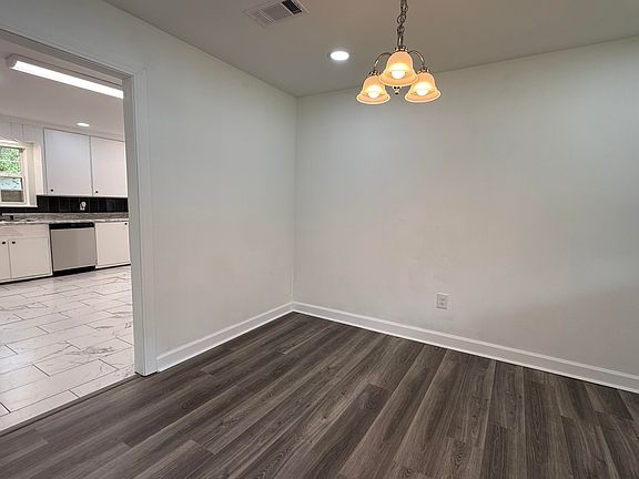 3rd image of 1411 N Columbus Ave