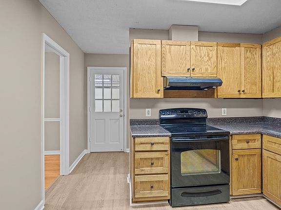4th image of 142 Hickory Hill Dr