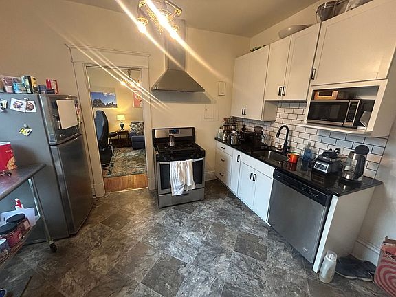 3rd image of 301 Dayton Ave APT 3