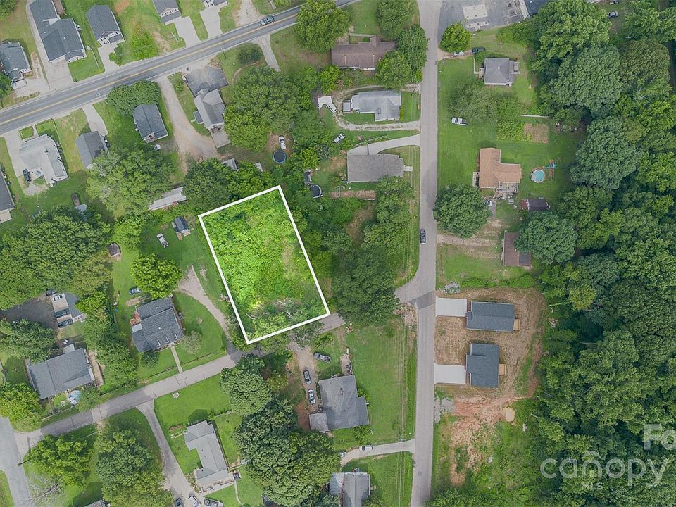1st image of 1013 Elm St