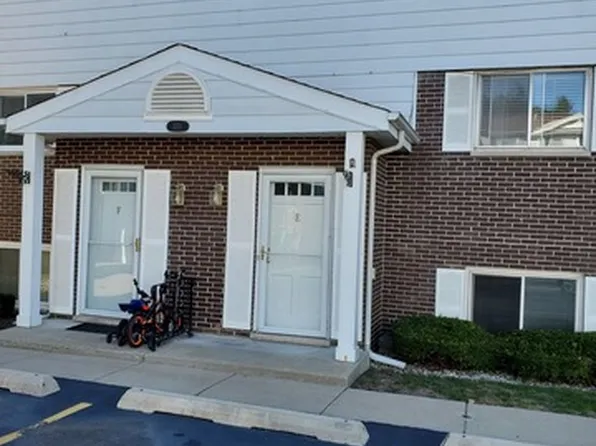 551 W Park Ave APT E, Libertyville, IL 60048