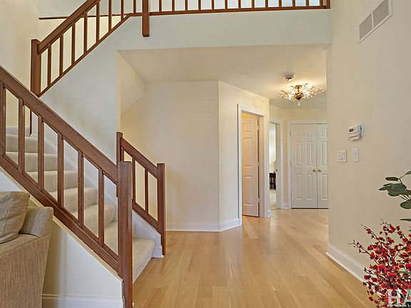 5th image of 897 Longmeadow Ct #1044