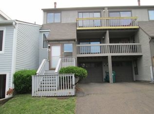 732 Robert Frost Dr, Branford, CT 06405