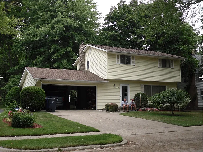 255 Highlake Ave — Photo 1