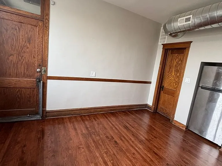 2500 S Millard Ave — Photo 4