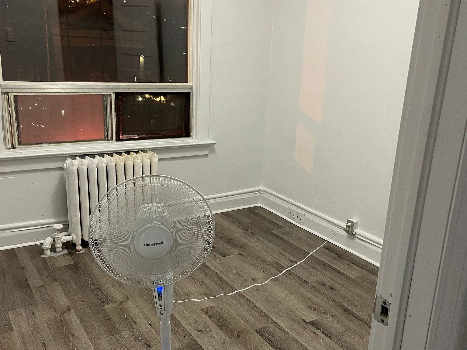 2 bed, 850 sqft, $2,400 — Photo 2