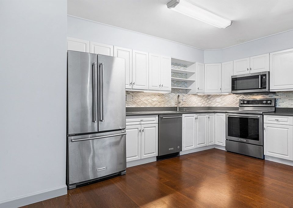 1st image of 20 Hammond Pond Pkwy APT 606